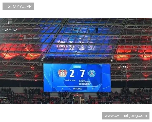 恩里克场边激情指挥，巴黎高位逼抢战术显成效