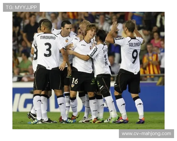 “补时绝杀瞬间,海登海姆球迷狂欢庆祝” “补时绝杀瞬间,海登海姆球迷狂欢庆祝”